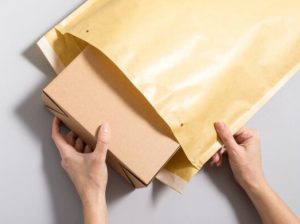 تصویری از یک پاکت پستی بزرگ