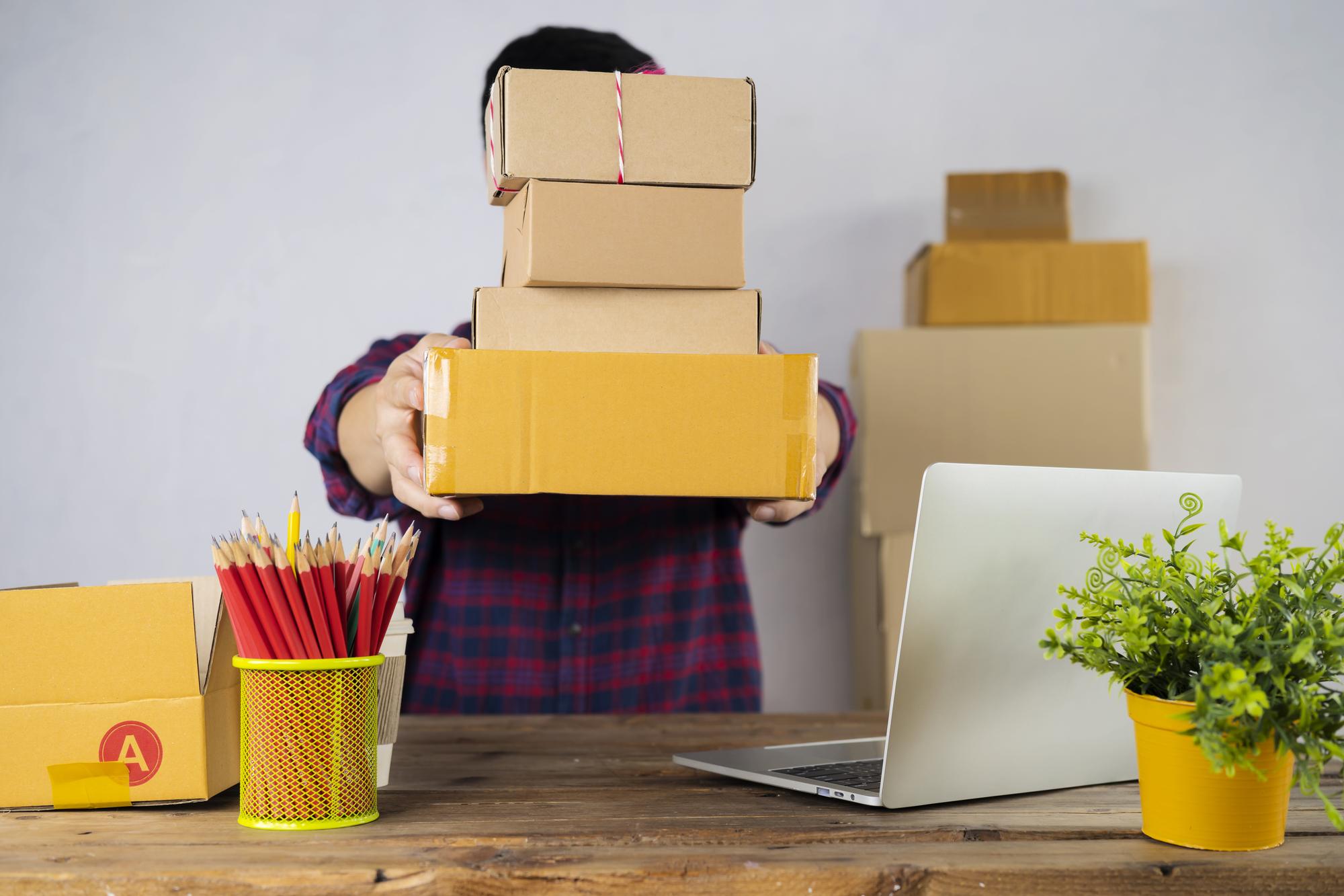 چگونه هزینه ارسال پستی را با استفاده از کارتن و پاکت پستی کاهش دهیم